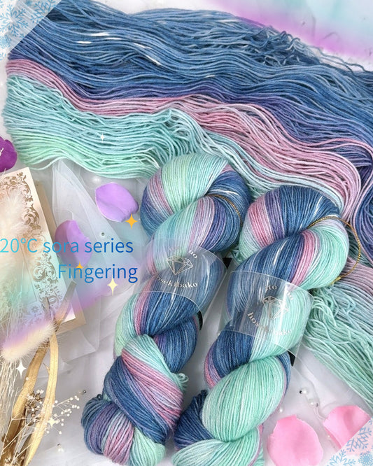 【ウール中細】-20℃（空シリーズ）　100g（糸の宝石箱）