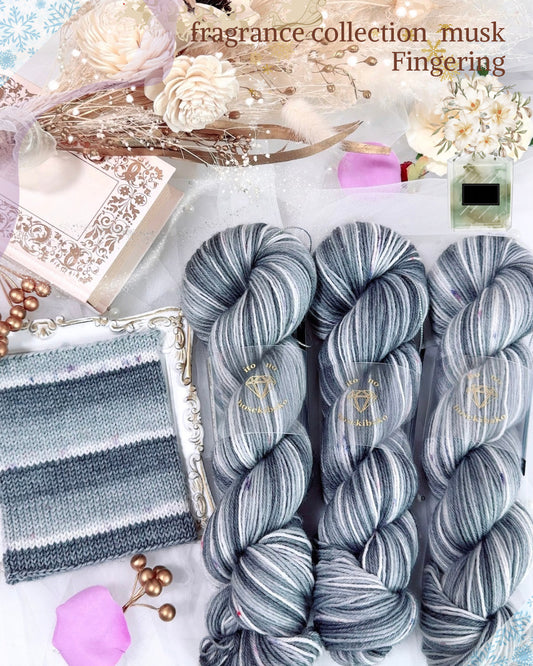 【ウール中細】フレグランスコレクション　ムスク　60g（糸の宝石箱）