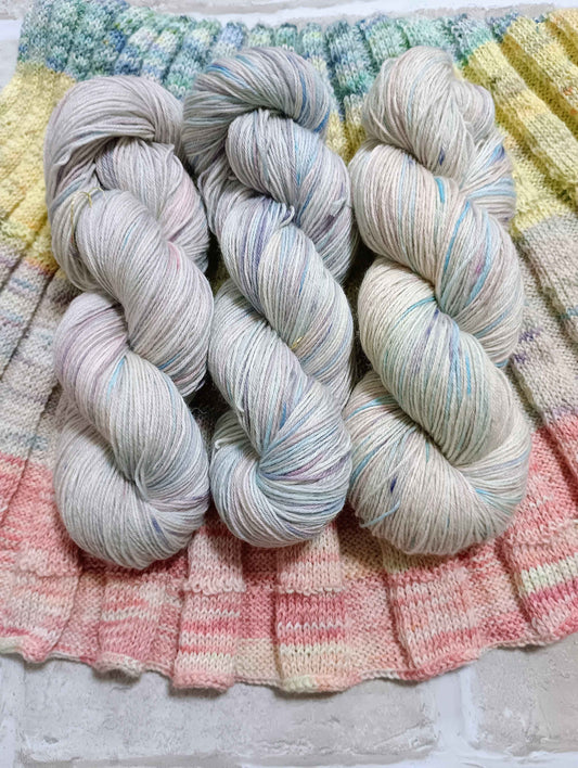 【ウール中細】アリスとお茶会を 100g（meranger yarn）